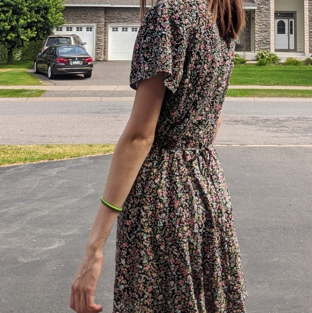 COPY - Abercrombie & Fitch floral wrap dress